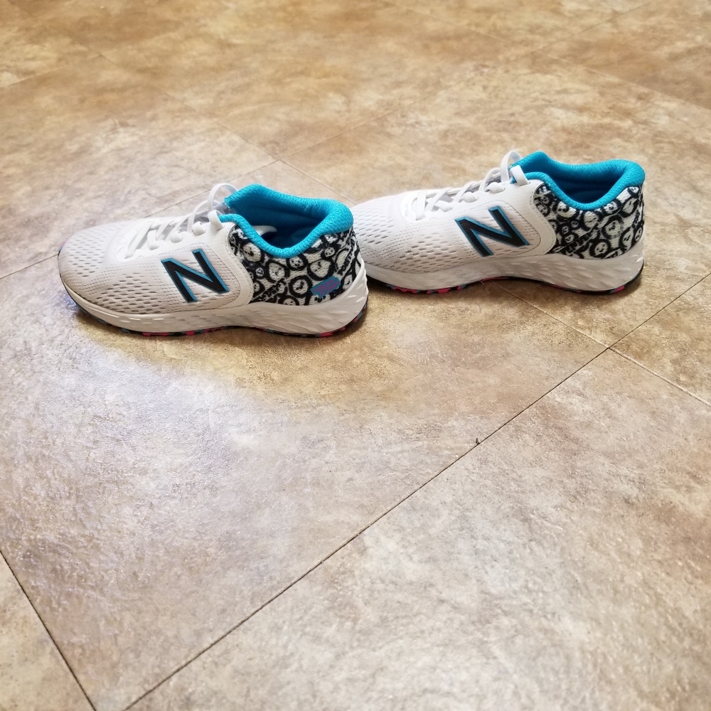 New Balance - Picture 2 of 4